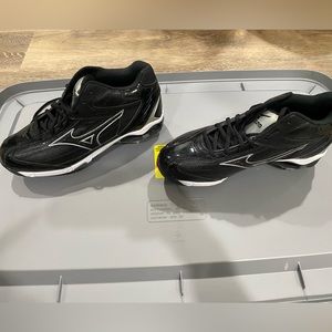 Mizuno black metal baseball cleats. Brand new never worn. Size 10.5 mens